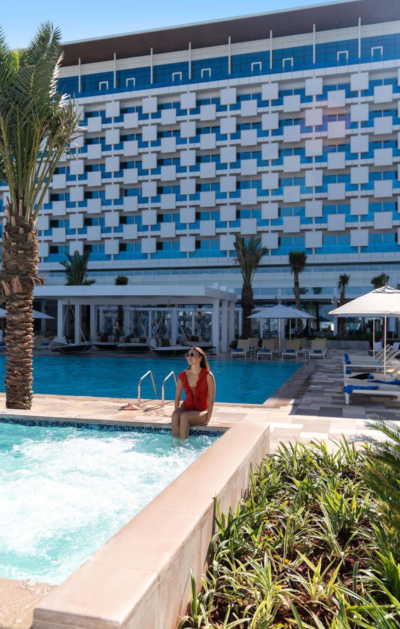 Rixos Gulf Hotel Doha Exteriör bild The swimming pool at the Hilton Sharm El Sheikh