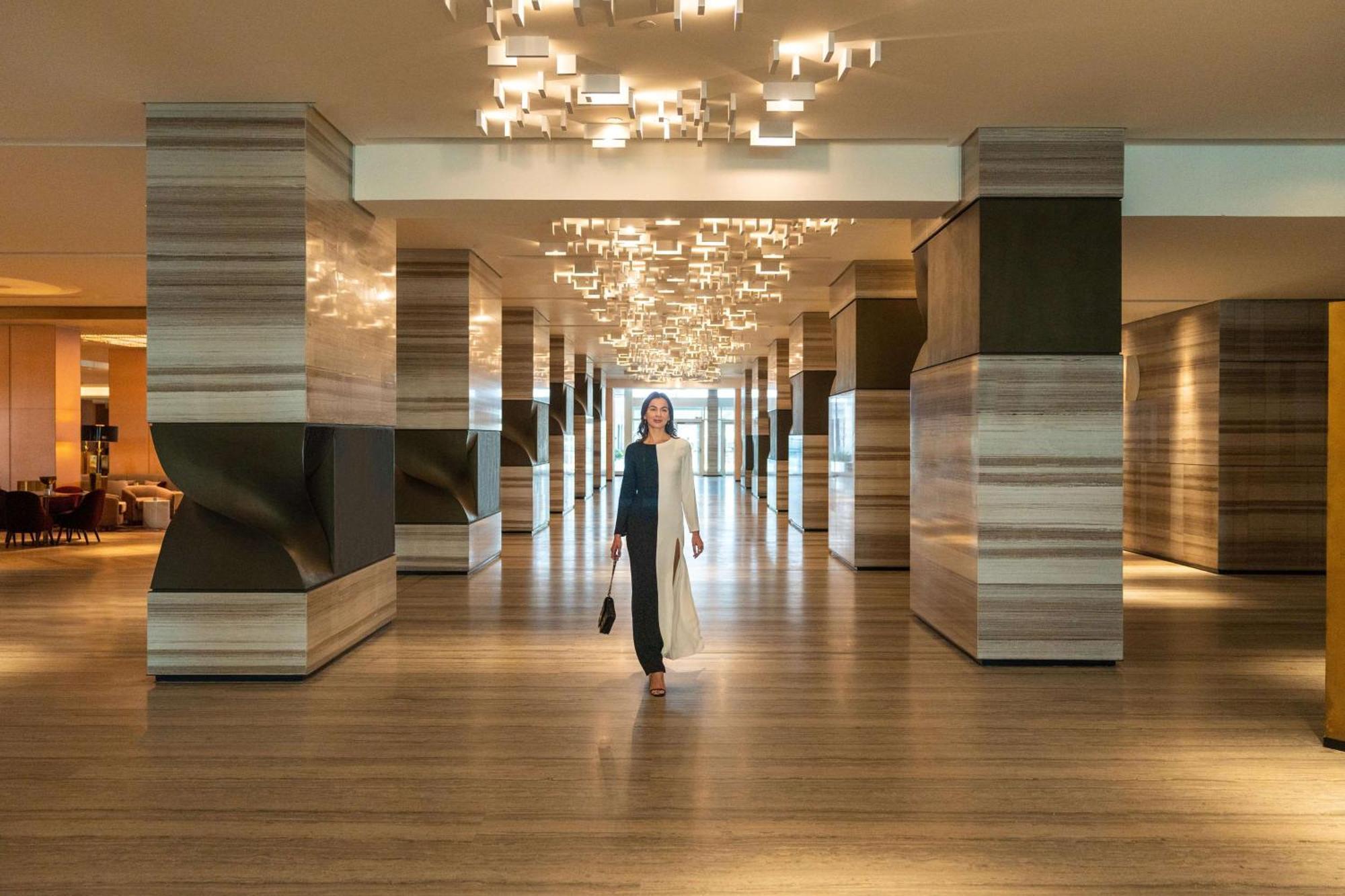 Rixos Gulf Hotel Doha Exteriör bild The lobby of the hotel