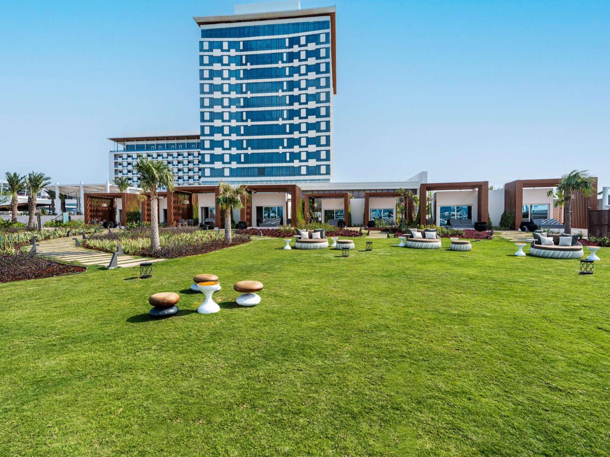 Rixos Gulf Hotel Doha Exteriör bild The hotel's grounds