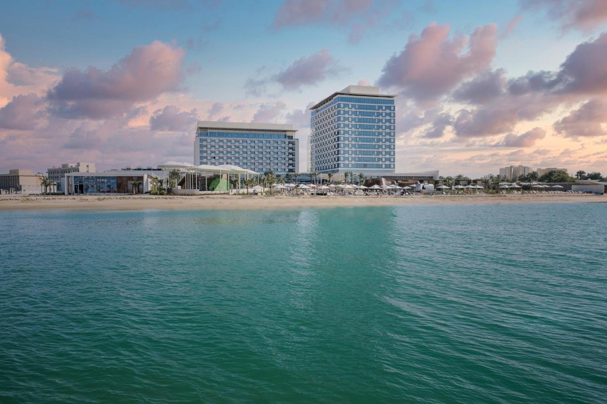 Rixos Gulf Hotel Doha Exteriör bild The hotel from the sea